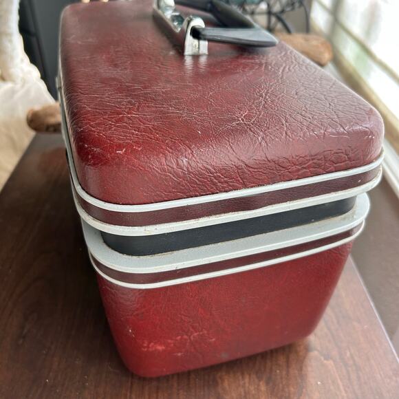 Vintage Samsonite Silhouette Train Case, Turquoise, Tray and  Vintage Samsonite Sentry Burgundy Vanity Train Makeup Case Overnight Suitcase’s